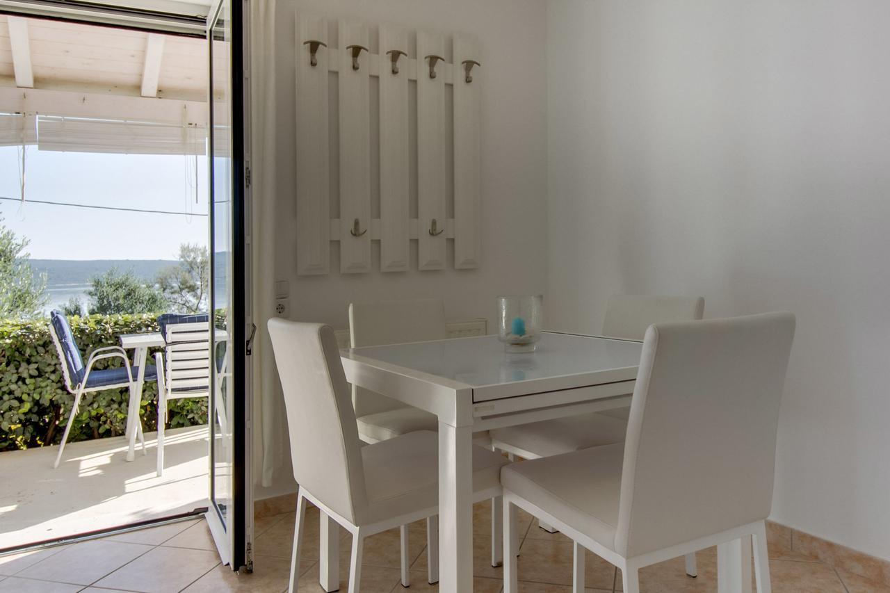 Apartments Del Sole Nerezine Room photo