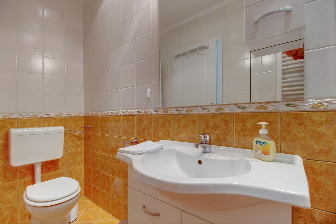 Apartments Del Sole Nerezine Room photo